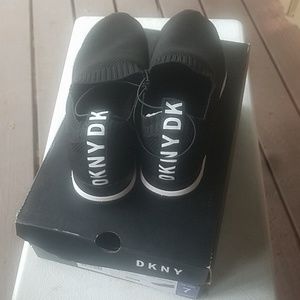 dkny jerri slip on snea